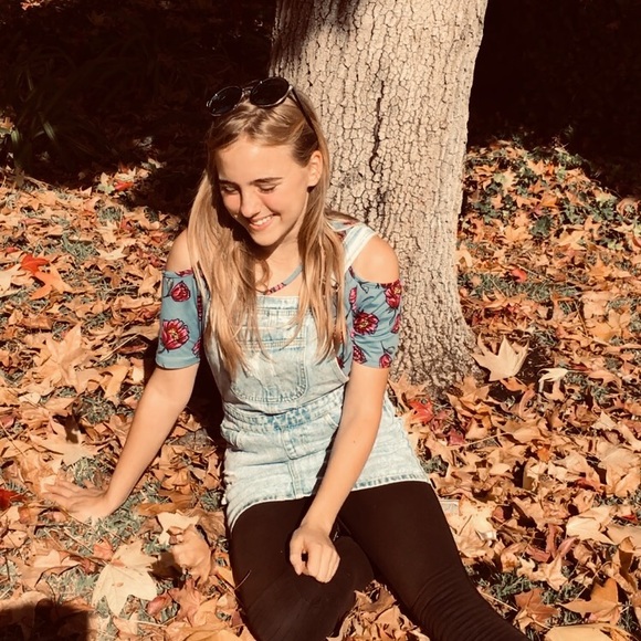 Meet your Posher, Alexis - Picture 1 of 1